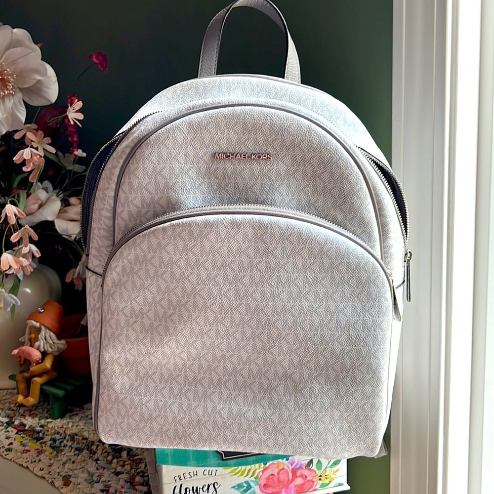 Michael Kors Backpack 🎒
